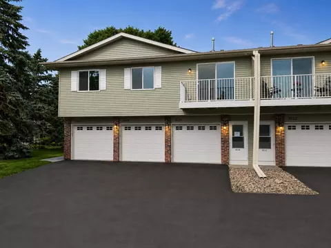 1030 Pond View Ct, Vadnais Heights, MN 55127