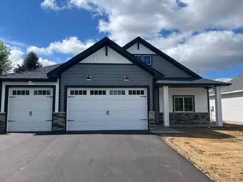 1231 Honeysuckle Ln, Cambridge, MN 55008