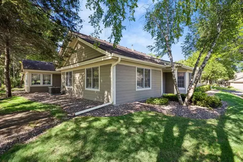 Exterior - 804 Ivy Ln, Eagan, MN 55123 photo 3 of 5