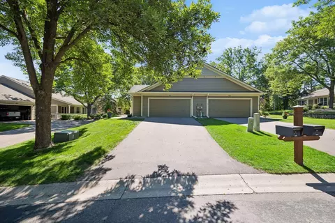 Exterior - 804 Ivy Ln, Eagan, MN 55123 photo 4 of 5