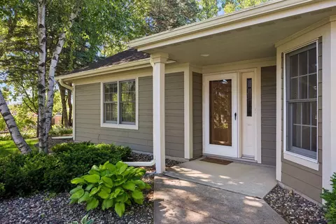Exterior - 804 Ivy Ln, Eagan, MN 55123 photo 2 of 5