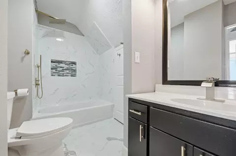 Bath - 363 Geranium Ave E, Saint Paul, MN 55130 photo 1 of 1