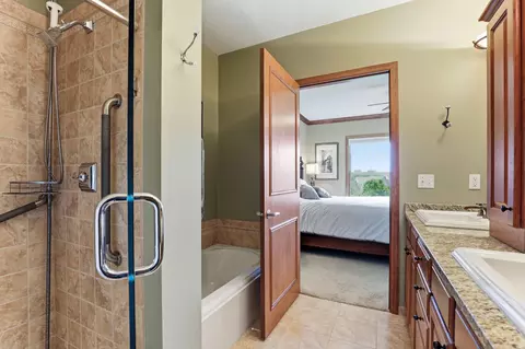 Bath - 4100 Spring St #201, Spring Park, MN 55384 photo 2 of 3