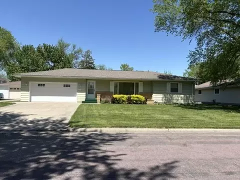 225 8th Ave SE, Waseca, MN 56093
