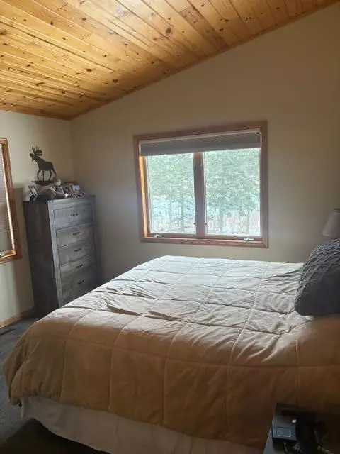 Bedroom - 940 Maple Crest Dr NW, Hackensack, MN 56452 photo 4 of 8