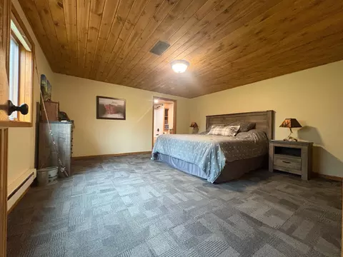 Bedroom - 940 Maple Crest Dr NW, Hackensack, MN 56452 photo 5 of 8
