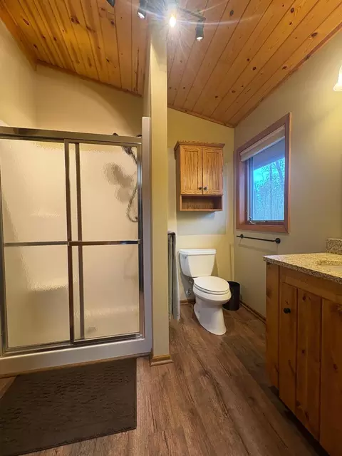 Bath - 940 Maple Crest Dr NW, Hackensack, MN 56452 photo 2 of 3