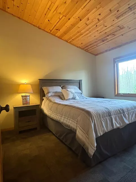 Bedroom - 940 Maple Crest Dr NW, Hackensack, MN 56452 photo 3 of 8