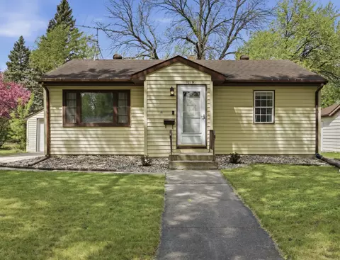 1219 12th St S, Moorhead, MN 56560