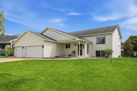 1385 Cottage Ln SE, Owatonna, MN 55060