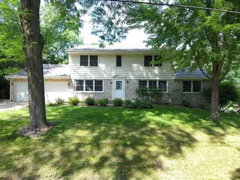 3931 Huntingdon Dr, Hopkins, MN 55305