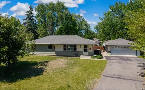 3110 W 82nd St, Bloomington, MN 55431