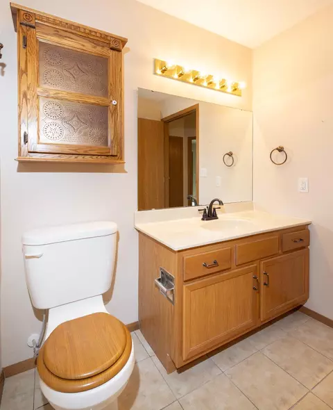 Bath - 4780 10th Ave S, Fargo, ND 58103 photo 2 of 2