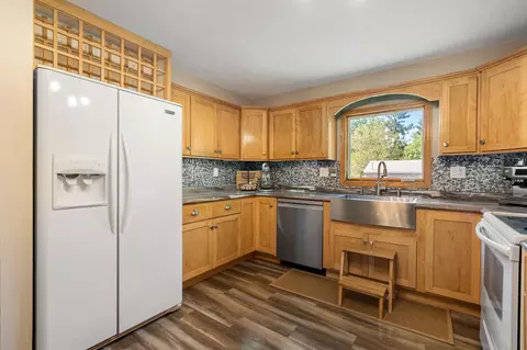 Kitchen - 11057 366th Ave, Waseca, MN 56093 photo 3 of 3