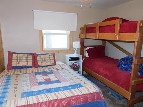 Bedroom - 3178 Viewpoint Rd, Isle, MN 56342 photo 2 of 3