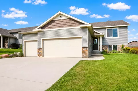 280 Highlands Ave, Zumbrota, MN 55992