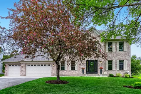 2333 Stone Creek Ln W, Chanhassen, MN 55317