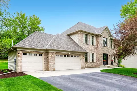 2333 Stone Creek Ln W, Chanhassen, MN 55317