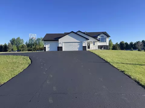 672 Laurie Ln, Hudson, WI 54016