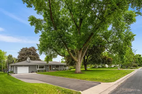2500 Overlook Dr, Bloomington, MN 55431