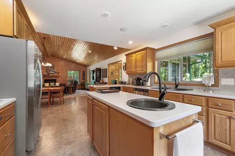 Kitchen - 9809 Ravenswood Rd, Brainerd, MN 56401 photo 3 of 3