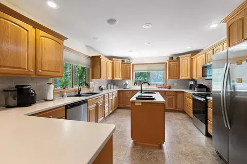 Kitchen - 9809 Ravenswood Rd, Brainerd, MN 56401 photo 2 of 3