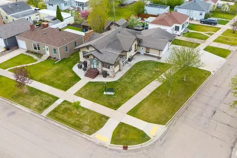 735 2nd Ave NW, Valley City, ND 58072