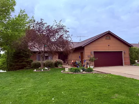 430 2nd St SE, Plainview, MN 55964
