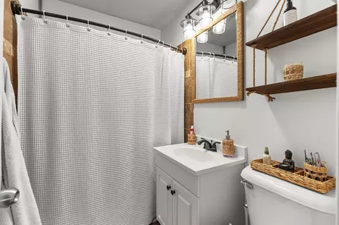 Bath - 814 11th Ave NE, Brainerd, MN 56401 photo 1 of 2