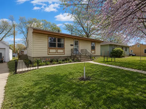 Exterior - 814 11th Ave NE, Brainerd, MN 56401 photo 3 of 4