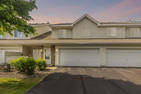 7036 49th St N, Oakdale, MN 55128