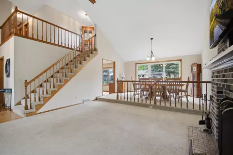 Living - 2000 9th St SW, Austin, MN 55912 photo 2 of 4