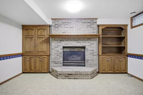 Living - 2000 9th St SW, Austin, MN 55912 photo 4 of 4
