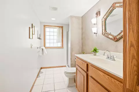 Bath - 4686 Penkwe Way, Eagan, MN 55122 photo 3 of 3
