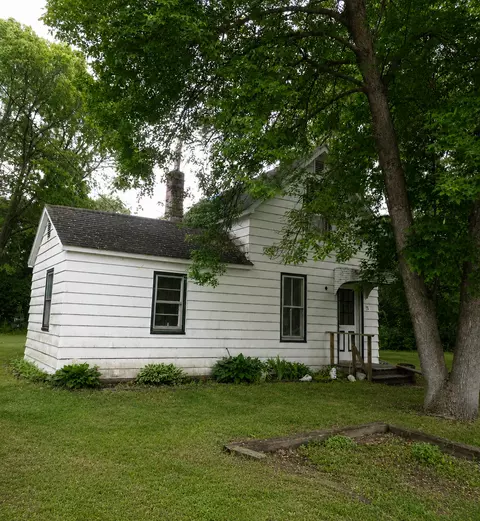 712 5th St NE, Little Falls, MN 56345
