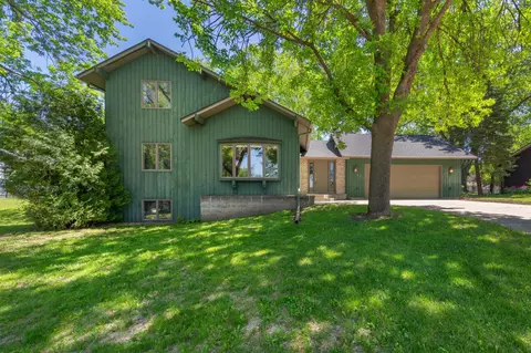 421 10th Ave SE, Faribault, MN 55021