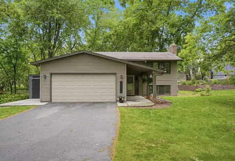 15074 Woodhill Trl, Eden Prairie, MN 55346