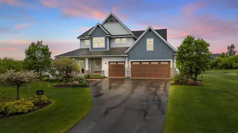 710 Crest Curv, Hudson, WI 54016