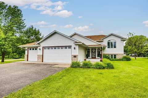 29084 Machmeier Ct, Lindstrom, MN 55045