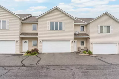 2142 Willow Trl, North Mankato, MN 56003