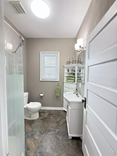 Bath - 246 E Rooney Ave, Appleton, MN 56208 photo 3 of 3