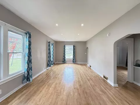 Living - 246 E Rooney Ave, Appleton, MN 56208 photo 2 of 6