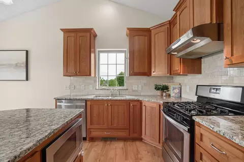 Kitchen - 11292 Lambert Ct, Hanover, MN 55341 photo 6 of 10