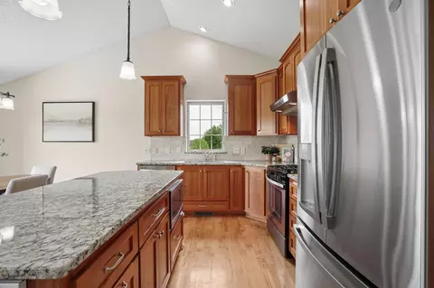 Kitchen - 11292 Lambert Ct, Hanover, MN 55341 photo 4 of 10