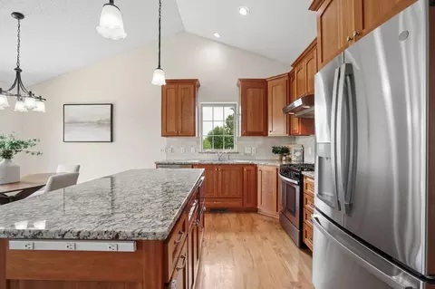 Kitchen - 11292 Lambert Ct, Hanover, MN 55341 photo 8 of 10