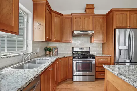 Kitchen - 11292 Lambert Ct, Hanover, MN 55341 photo 2 of 10