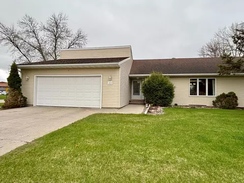 1304 Dale St, Thief River Falls, MN 56701