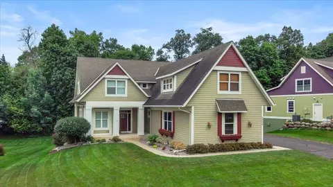 2536 N Saunders Lake Dr, Minnetrista, MN 55364