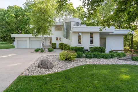 317 Meadow Woods Dr, Mankato, MN 56001
