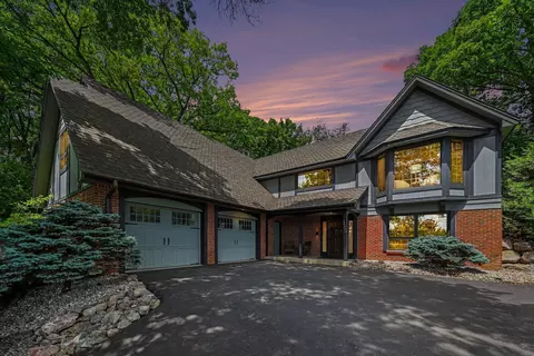 16480 Kingswood Dr, Lakeville, MN 55044